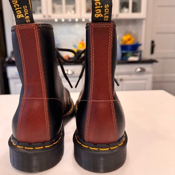Dr. Martens 1460 Black Leather Round Toe Lace Up Ankle Boots Sz Men 9 Women 10.5 main image 10